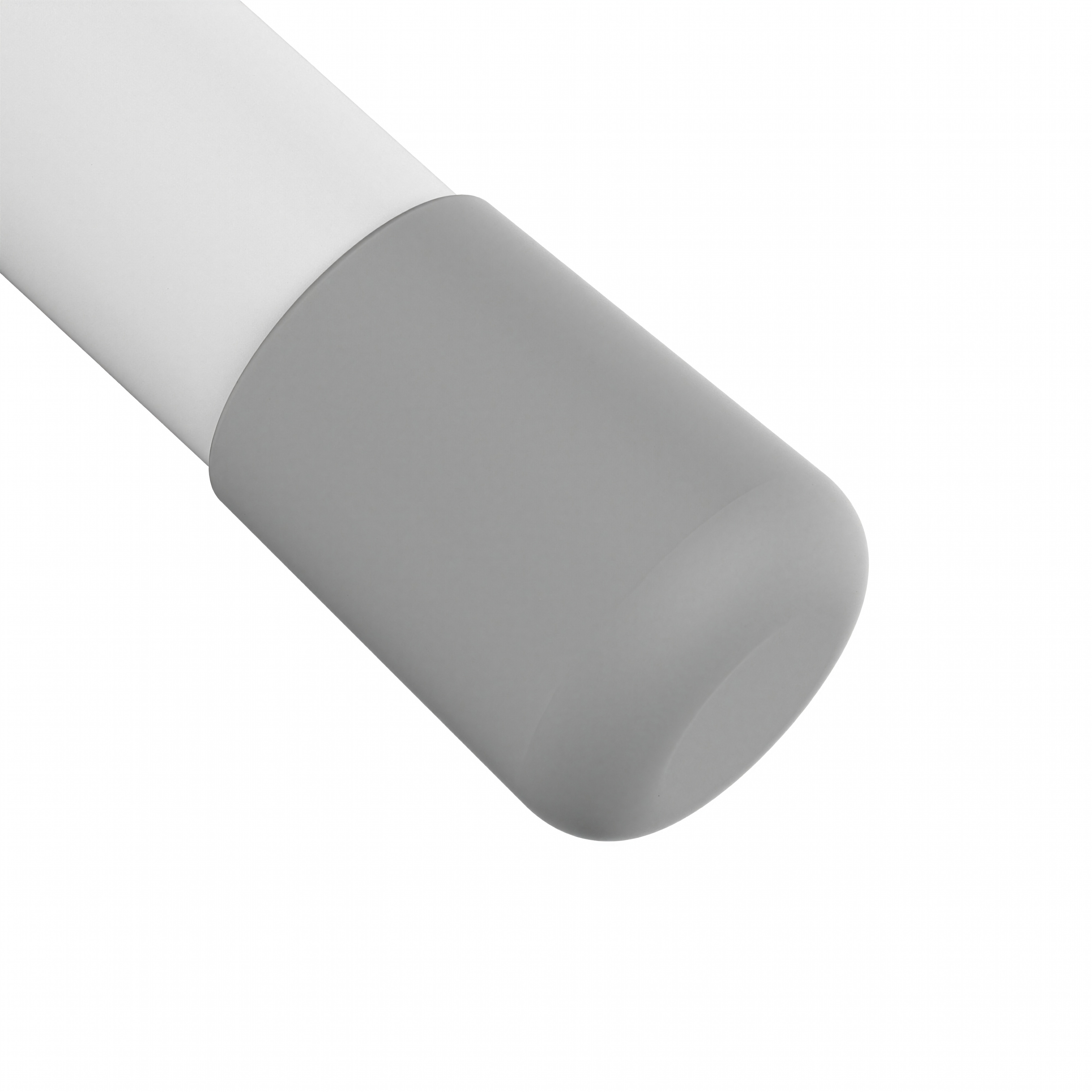 Una varilla blanca con una tapa protectora gris en el extremo sobre fondo blanco.