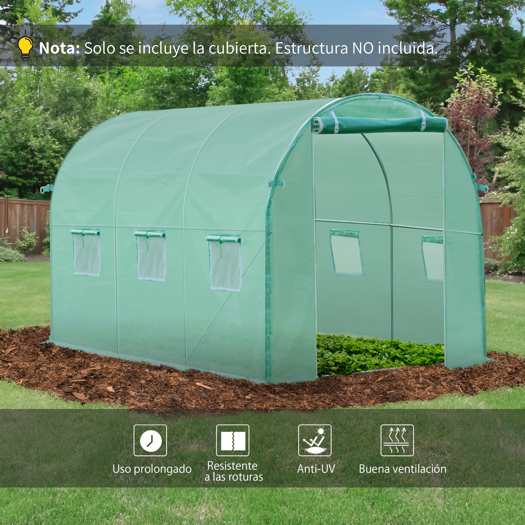 Cubierta de invernadero verde sobre mantillo, con ventanas y puerta enrollable.