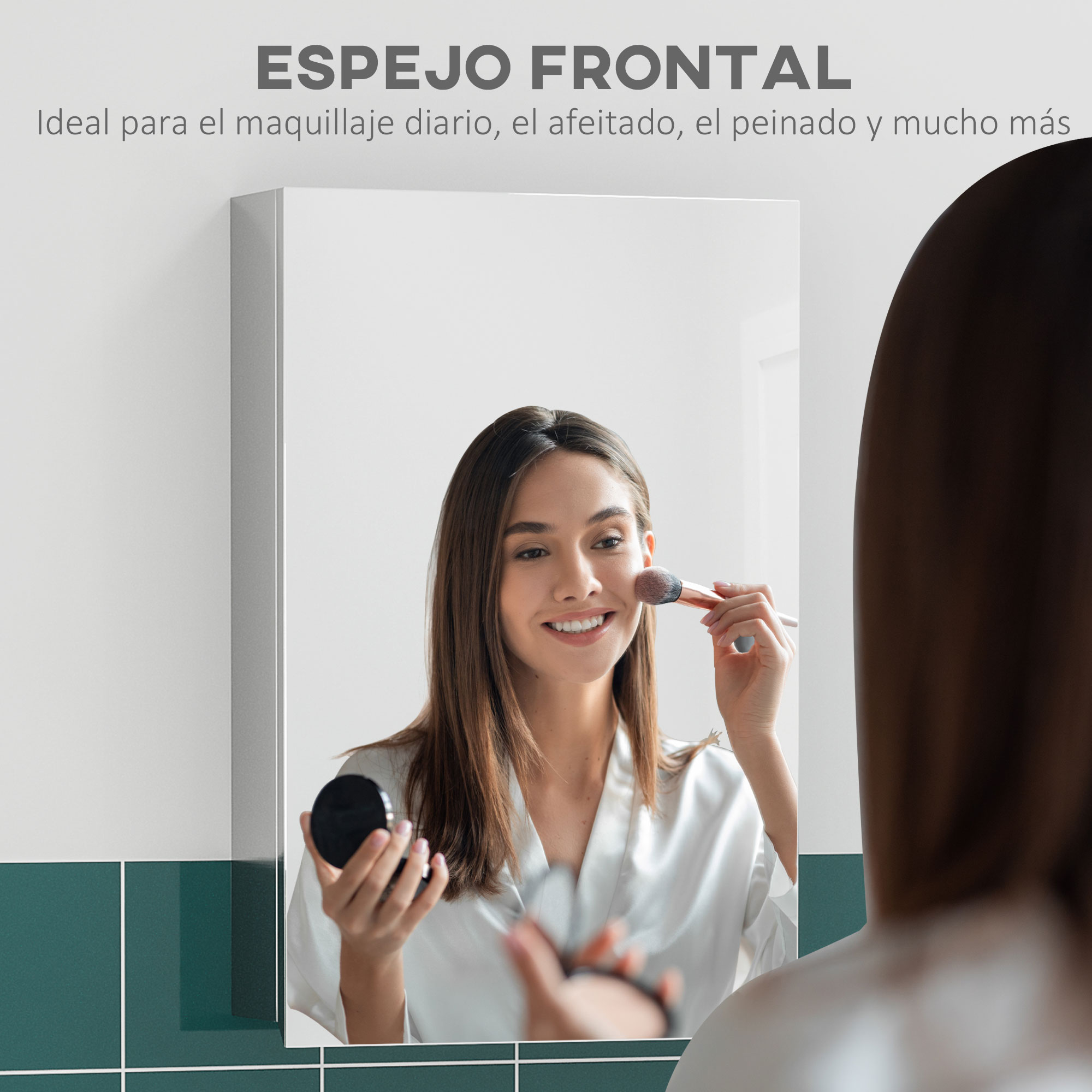 Una mujer se maquilla frente a un armario con espejo.