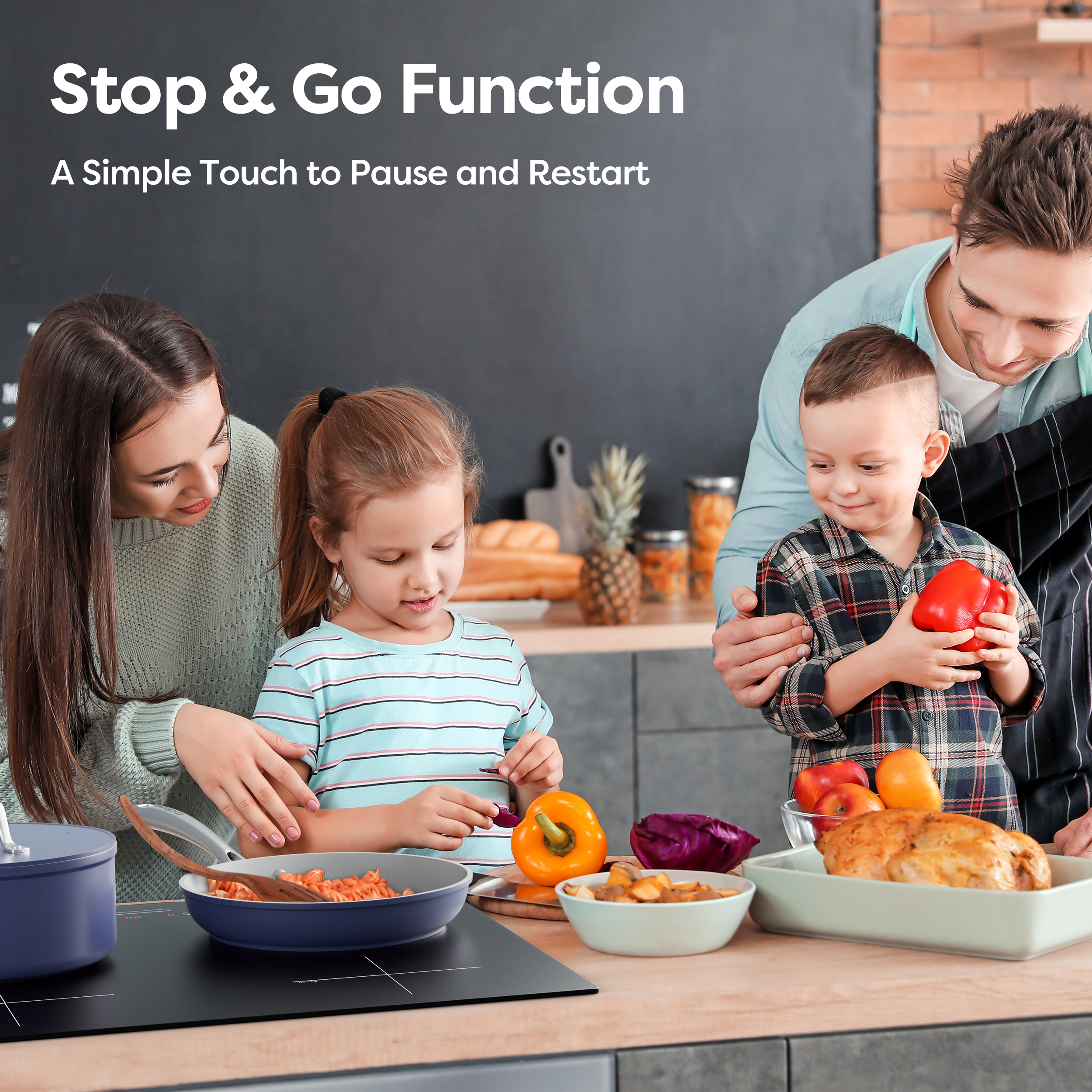 Una familia con dos niños cocinando juntos en una cocina moderna, preparando verduras y comida.