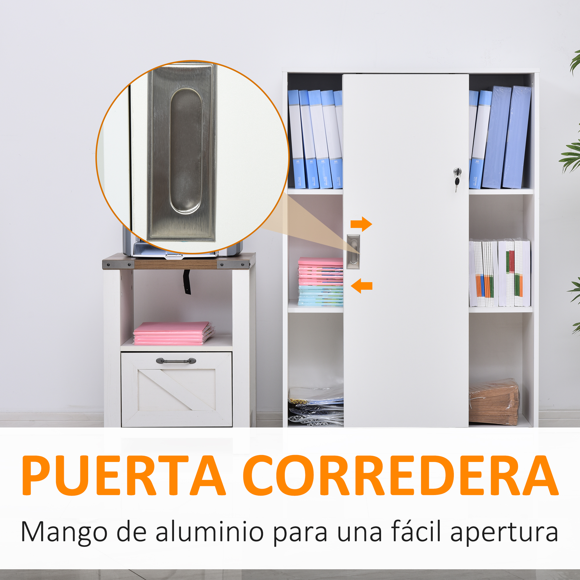 Armario blanco con puerta corredera y tirador de aluminio. Texto: PUERTA CORREDERA.