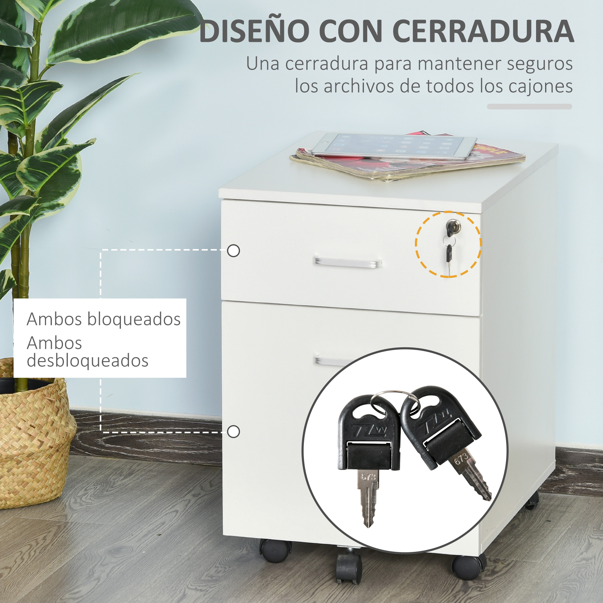 Un archivador blanco con ruedas, cerradura, llave y una planta al lado contra una pared azul.