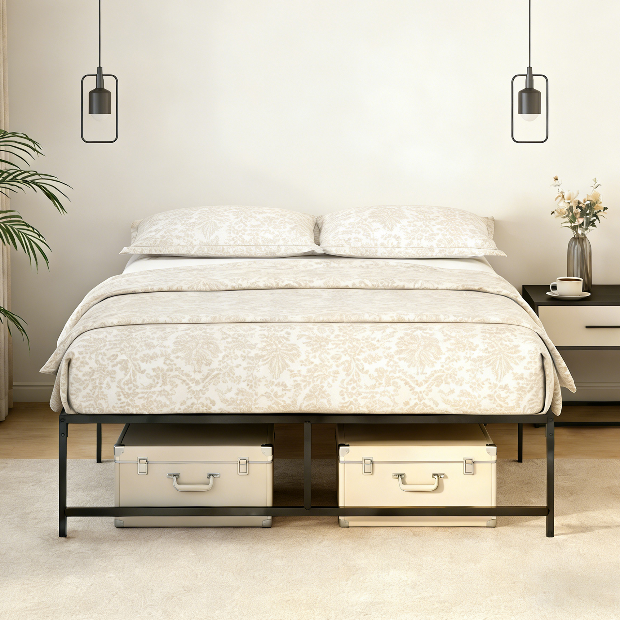 Una cama con ropa de cama estampada en beige, dos cajas de almacenamiento debajo, lámparas y mesita.