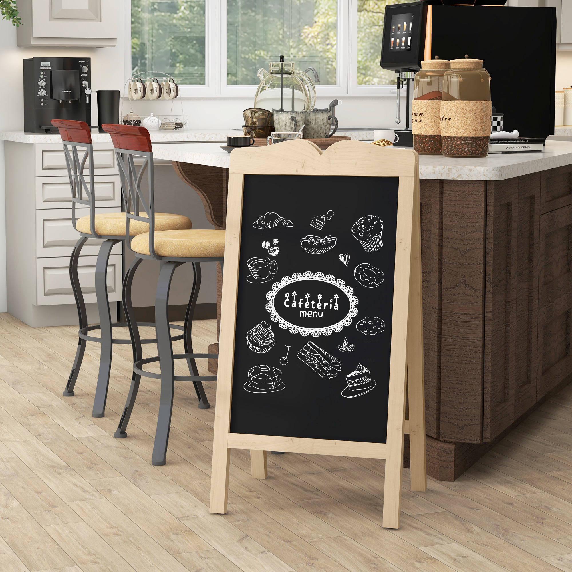 Un menú de cafetería en una pizarra de madera frente a una barra de cocina con taburetes.