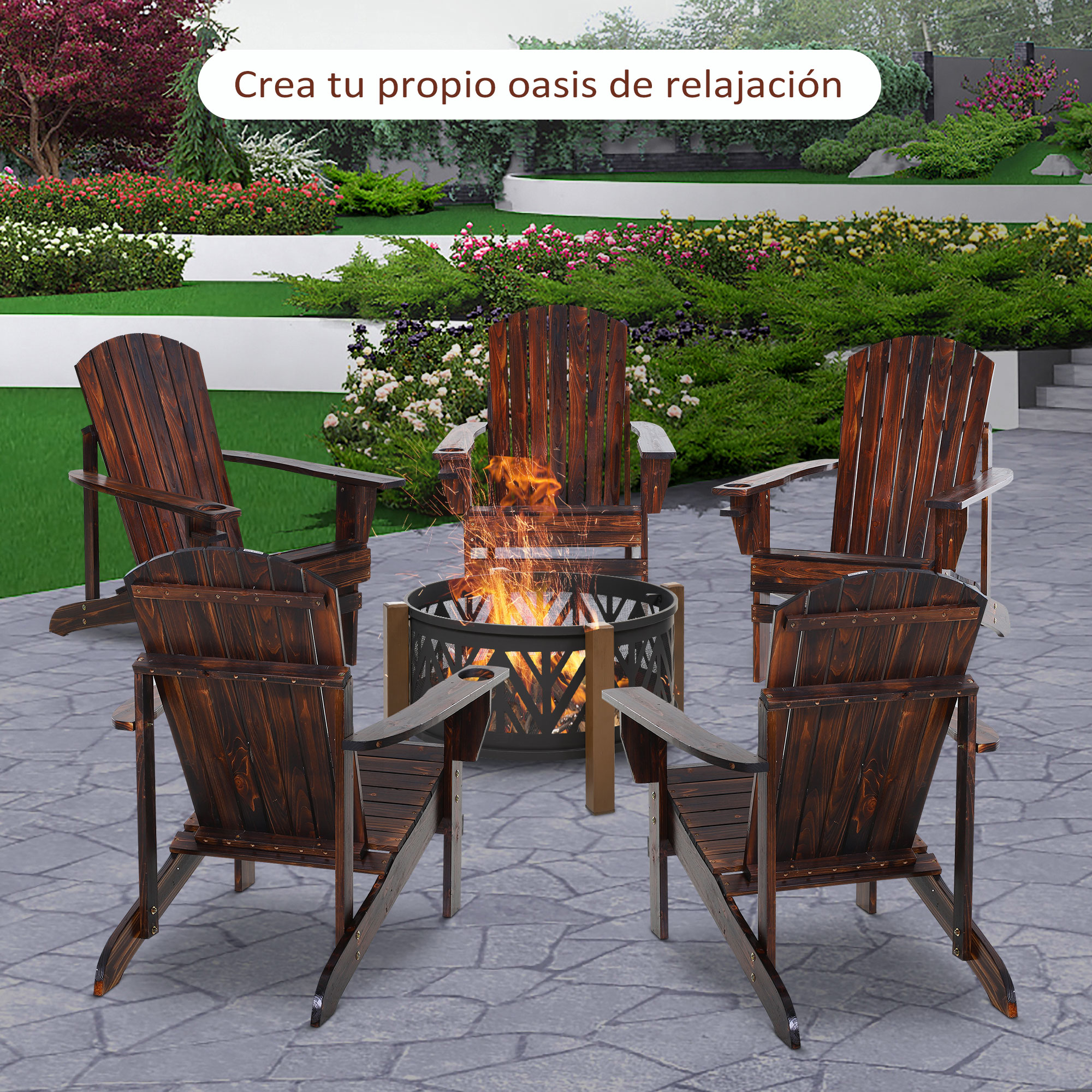 Cinco sillas de madera marrón oscuro están dispuestas en círculo alrededor de una hoguera en un patio.