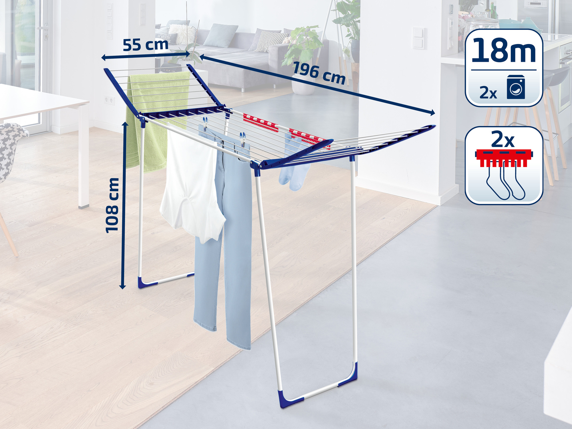 Uno stendibiancheria blu con vestiti appesi in una stanza, con dimensioni.