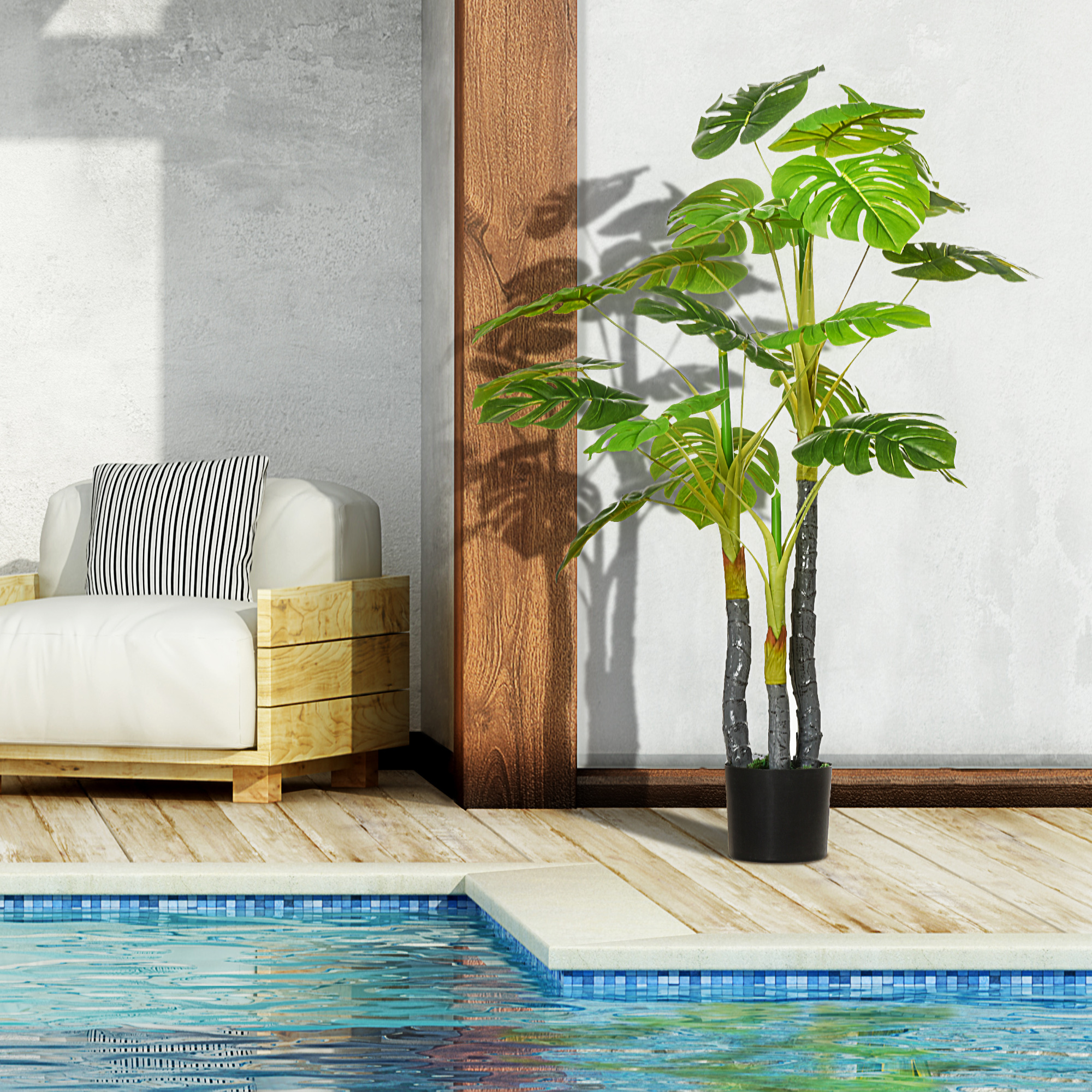 Una planta monstera verde en una maceta junto a un sillón de madera con cojín blanco y negro junto a una piscina.