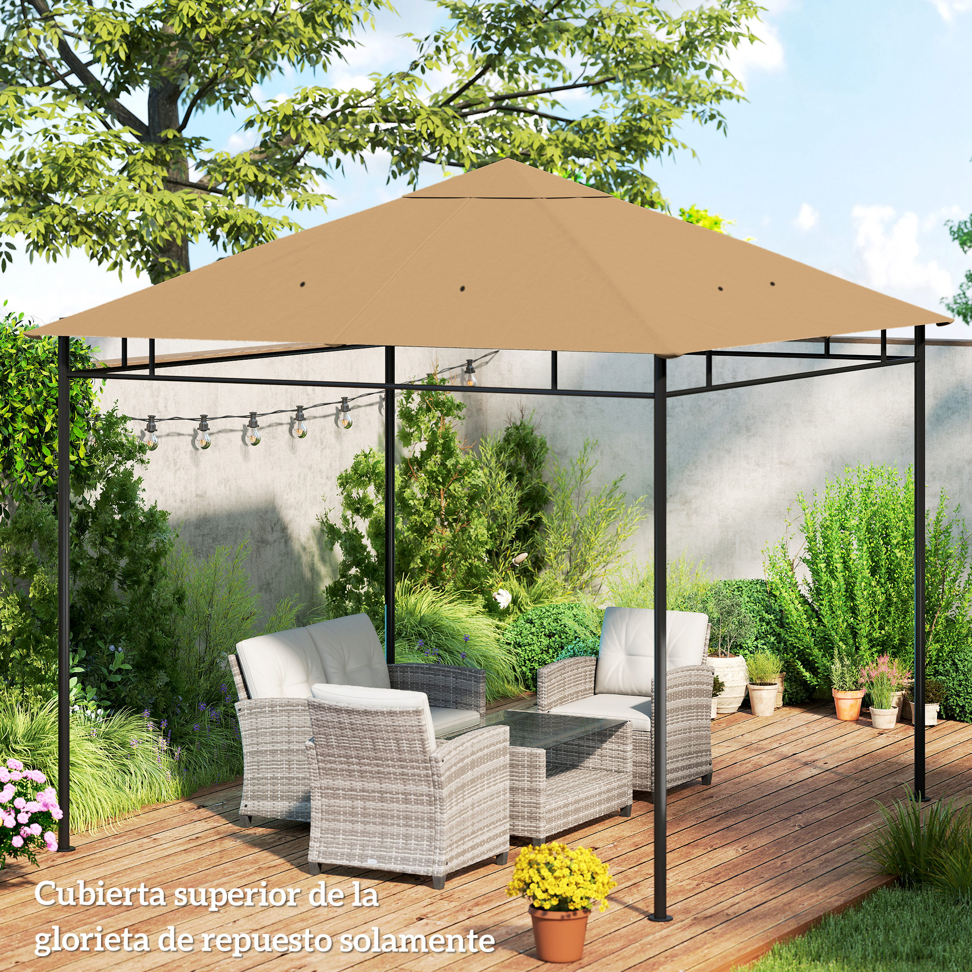 Gazebo beige con marco de metal negro en terraza de madera, rodeado de plantas y muebles.