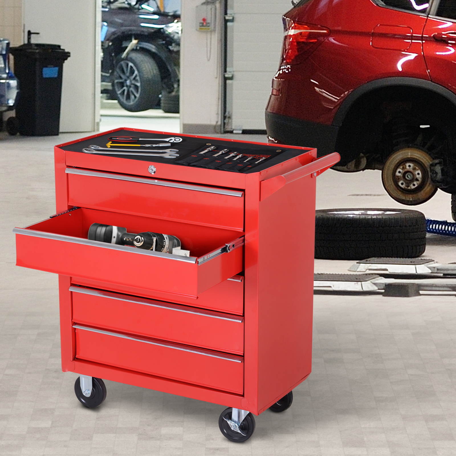 Un carro de herramientas rojo con un cajón superior abierto muestra herramientas eléctricas en un taller.