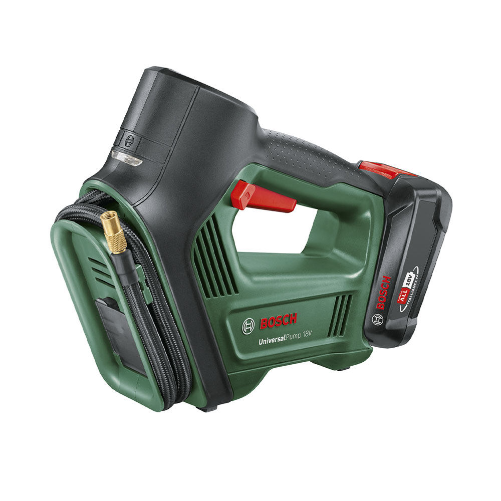 Eine kabellose grüne und schwarze Bosch UniversalPump 18V mit gewickeltem Schlauch und Akku auf weißem Hintergrund.