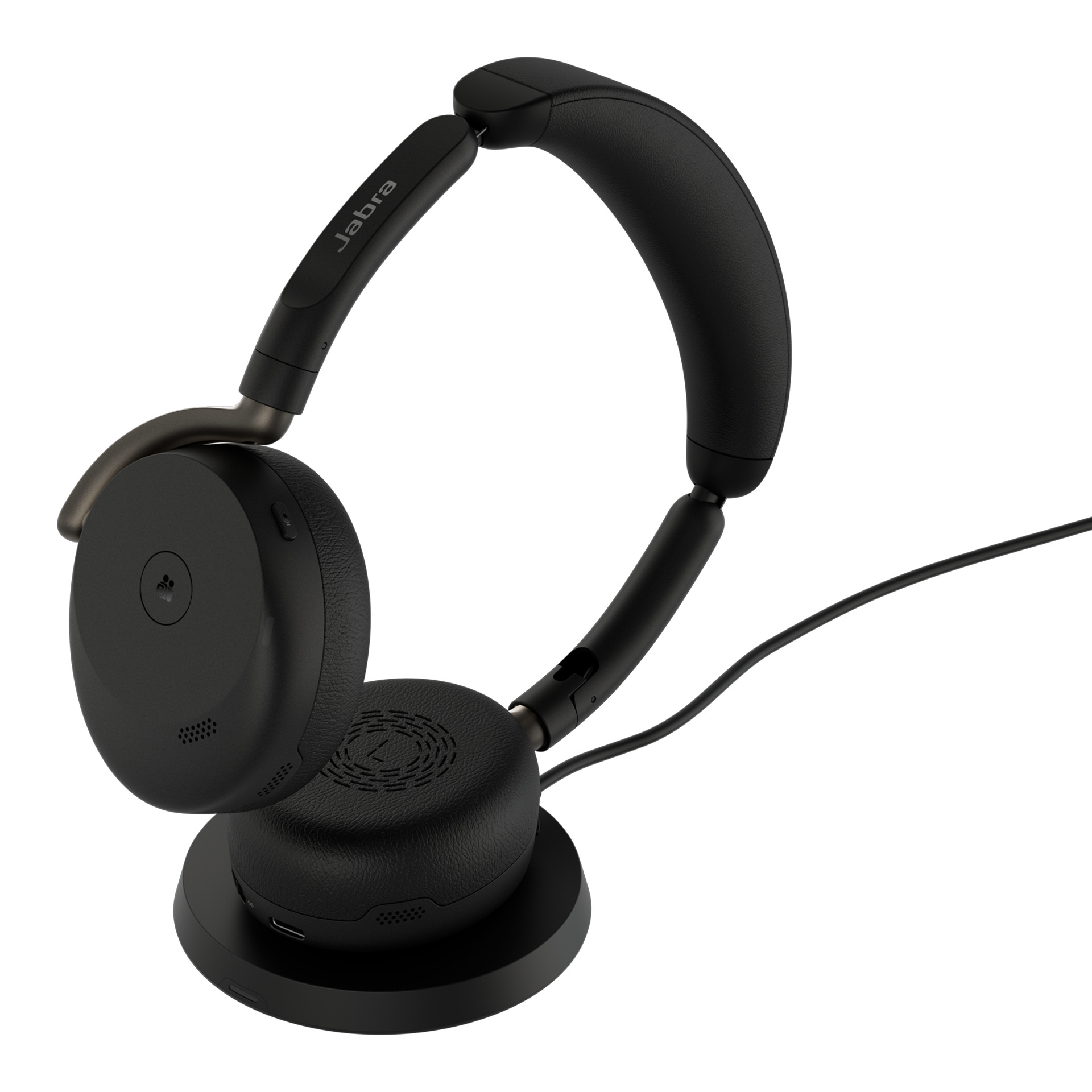 Schwarzes Jabra-Headset auf einer runden Ladestation vor weißem Hintergrund.