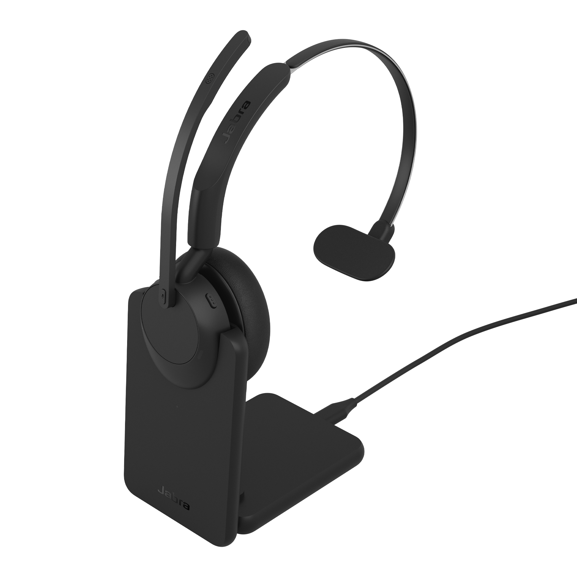 Ein schwarzes Jabra-Headset mit Ladebasis und angeschlossenem Kabel auf weißem Hintergrund.