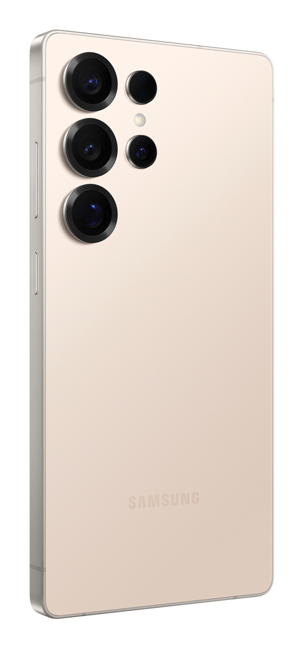 Beş kameralı ve Samsung logolu bej rengi bir akıllı telefonun arkası.