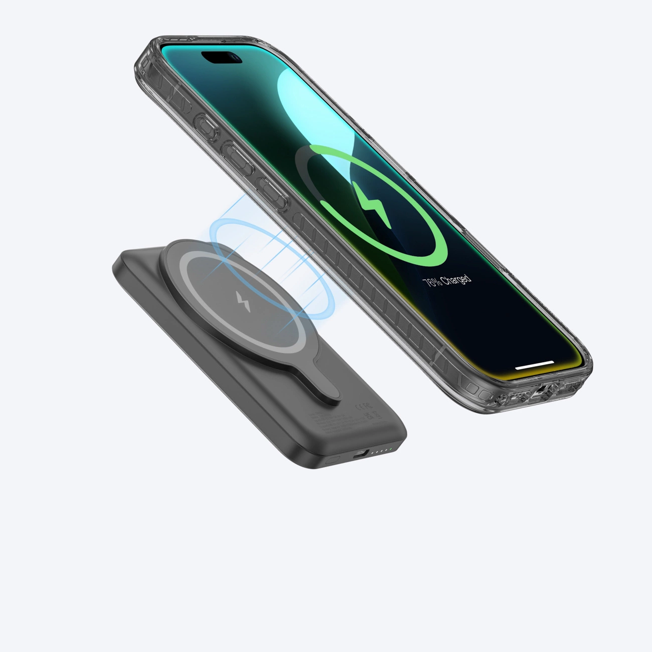 Ein Smartphone schwebt über einer grauen kabellosen Powerbank mit blauen Ladewellen.