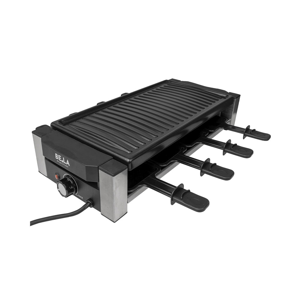Ein schwarzer Tischgrill mit gerippter Platte und vier kleinen Pfännchen darunter auf weißem Hintergrund.