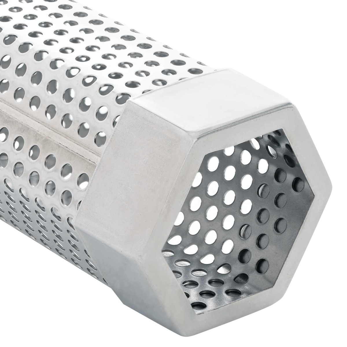 Ein silbernes Metallrohr mit vielen kleinen Löchern und einem Sechskantkopf auf weißem Hintergrund.