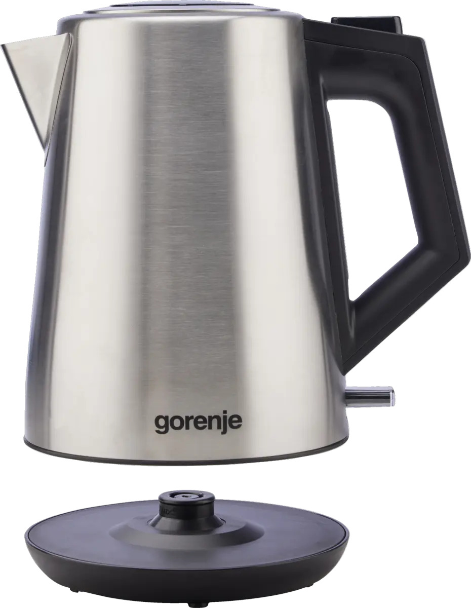 Bollitore Gorenje in acciaio inossidabile argentato con manico nero, sopra la sua base circolare nera.
