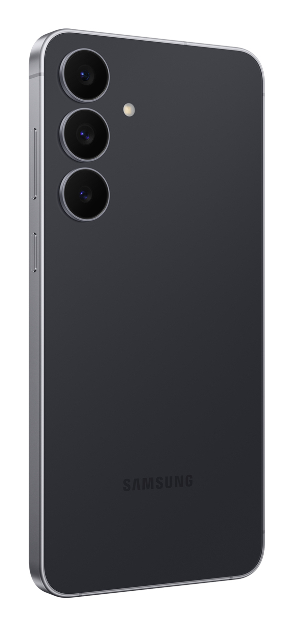 Retro di uno smartphone Samsung grigio scuro con tre fotocamere verticali e flash su sfondo bianco.