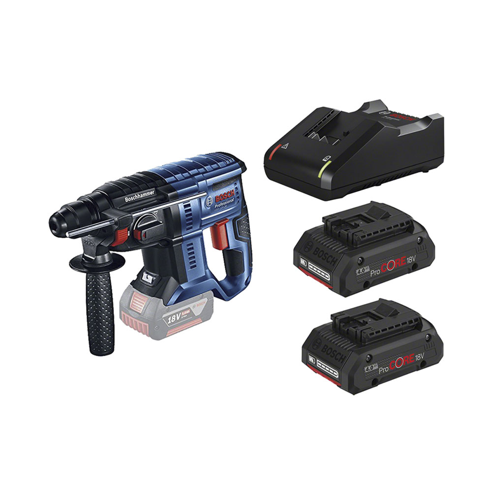 Un martello perforatore a batteria Bosch blu e nero con batteria, un caricabatterie e due batterie da 18V extra.