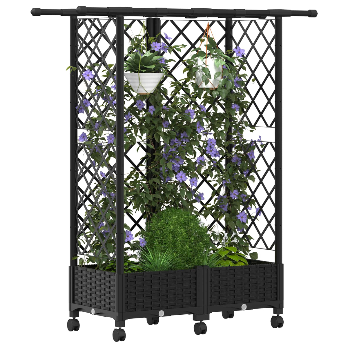 Ein schwarzer mobiler Pflanzkübel mit Rankgitter, Kletterpflanzen mit lila Blüten und Häng Töpfen.