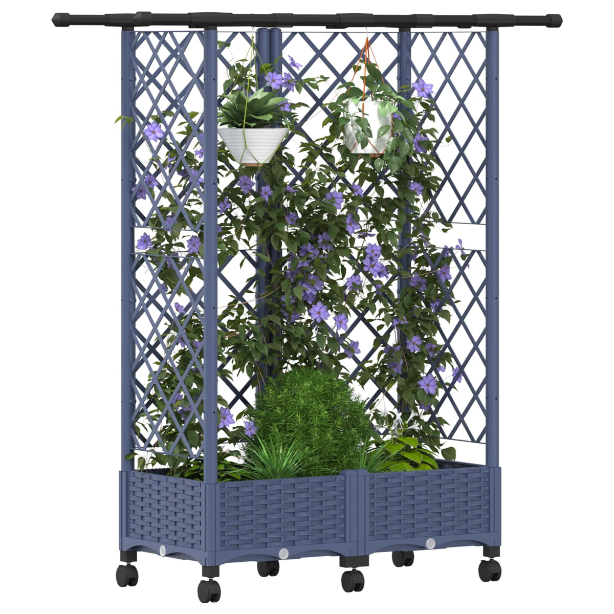 Ein blauer Rankkasten mit Rollen, der mit grünem Blattwerk, violetten Blüten und hängenden Pflanzentöpfen bestückt ist.