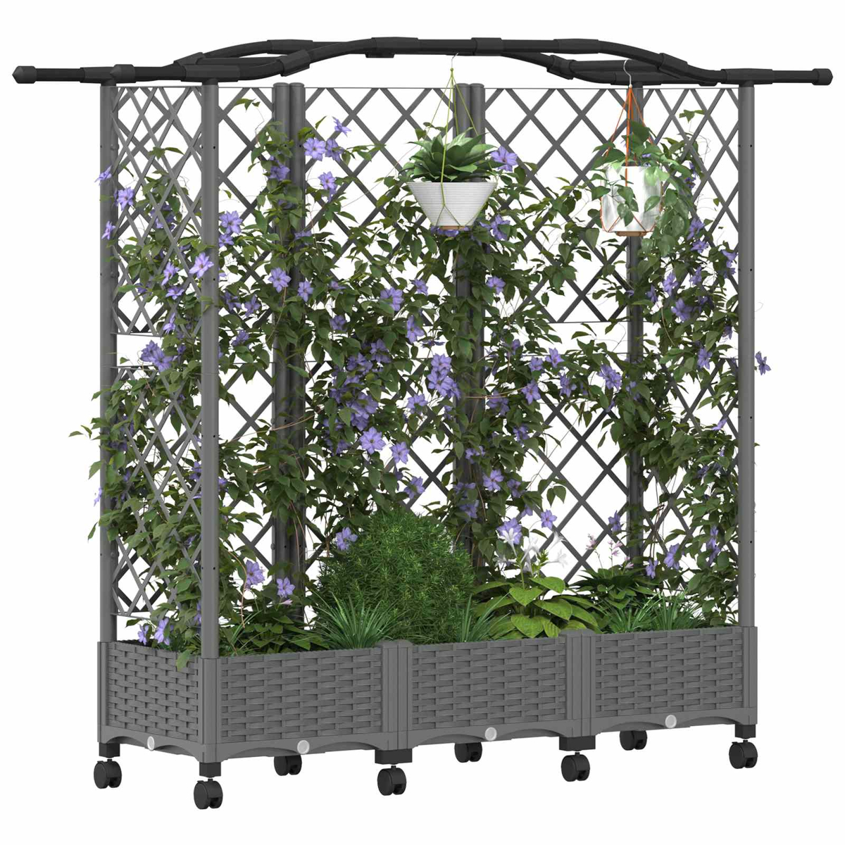 Graues Garten-Rankgitter auf Rädern mit Kletterpflanzen, blauen Blüten und hängenden Töpfen.