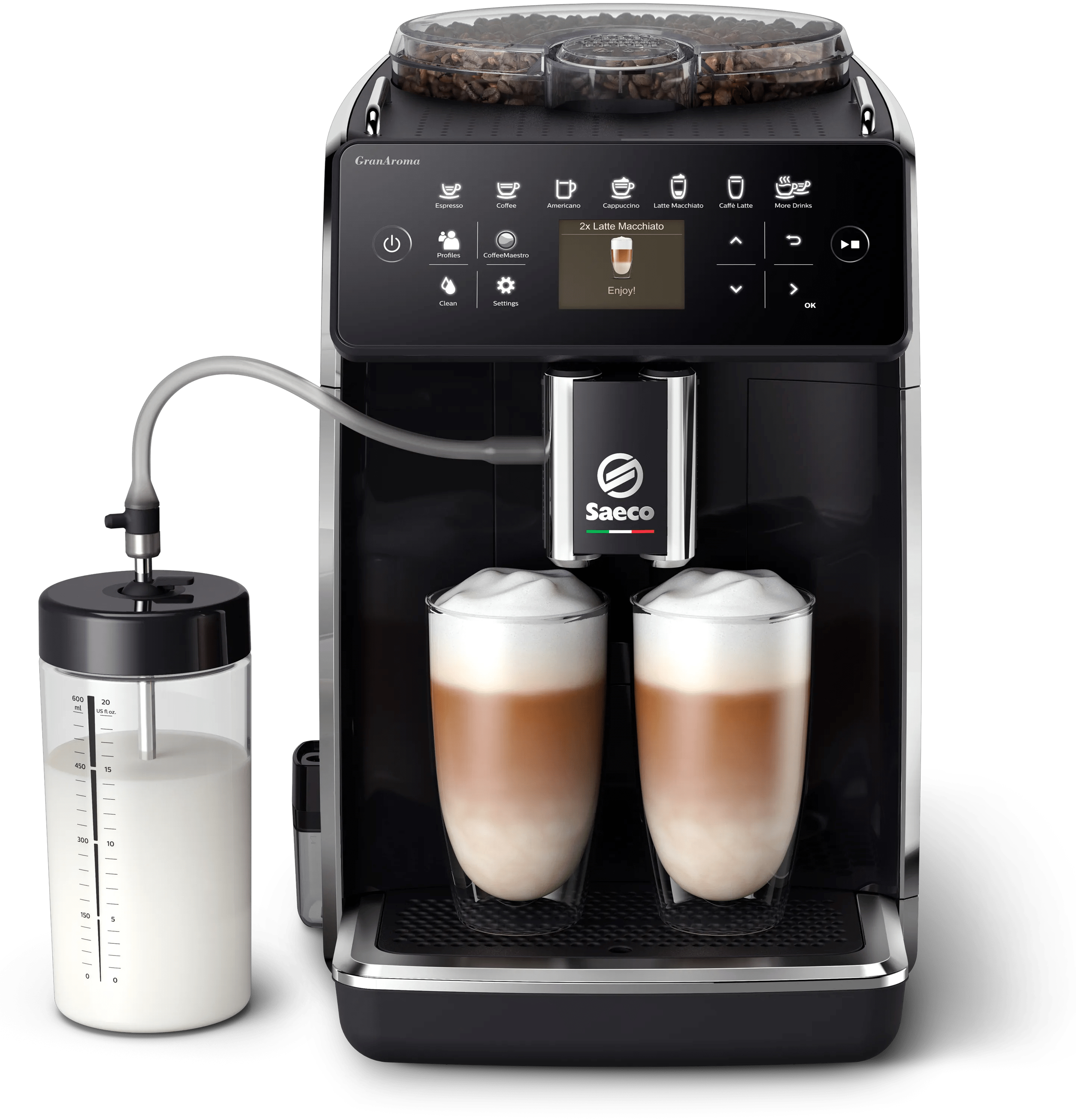 Macchina da caffè Saeco nera con contenitore per chicchi in alto e due bicchieri di latte macchiato in basso.