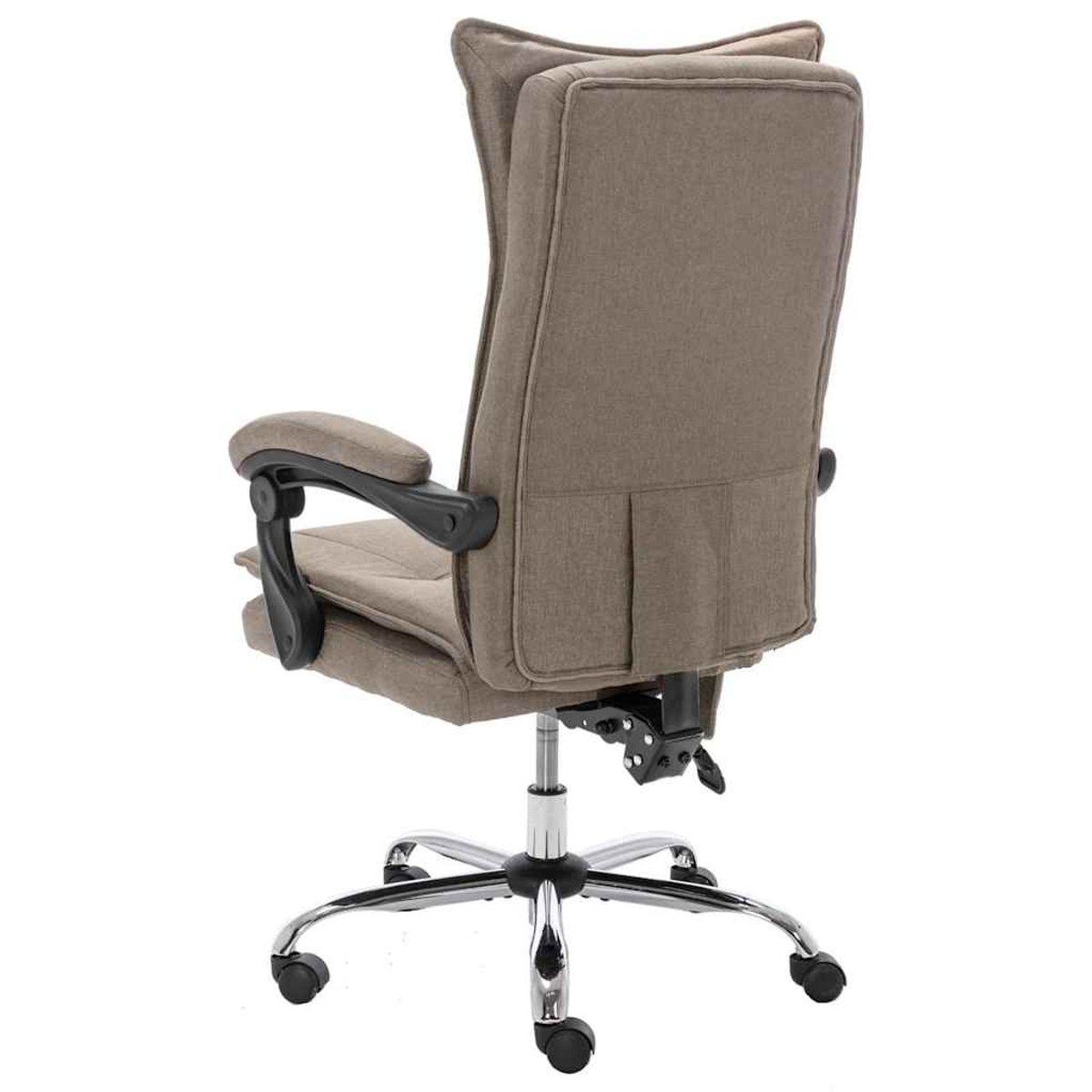 Rückansicht eines beige Stoff-Bürostuhls mit schwarzen Armlehnen auf einem Chrom-Rollfuß.