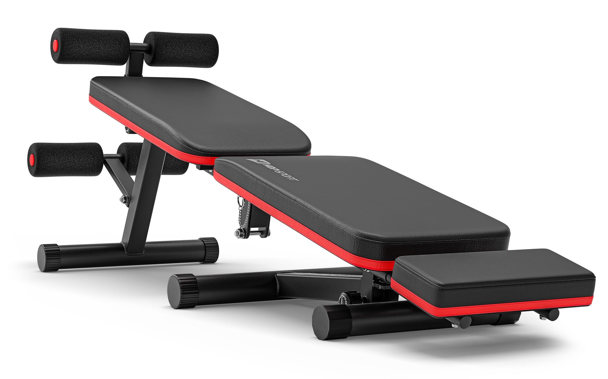 Eine schwarze und rote verstellbare Fitnessbank mit Schaumstoffrollen auf einem weißen Hintergrund.