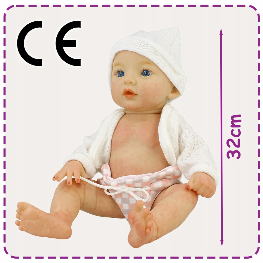 Lalka reborn w białej czapce, dzianinowym sweterku i różowej pieluszce w kratkę, o wzroście 32 cm z CE.