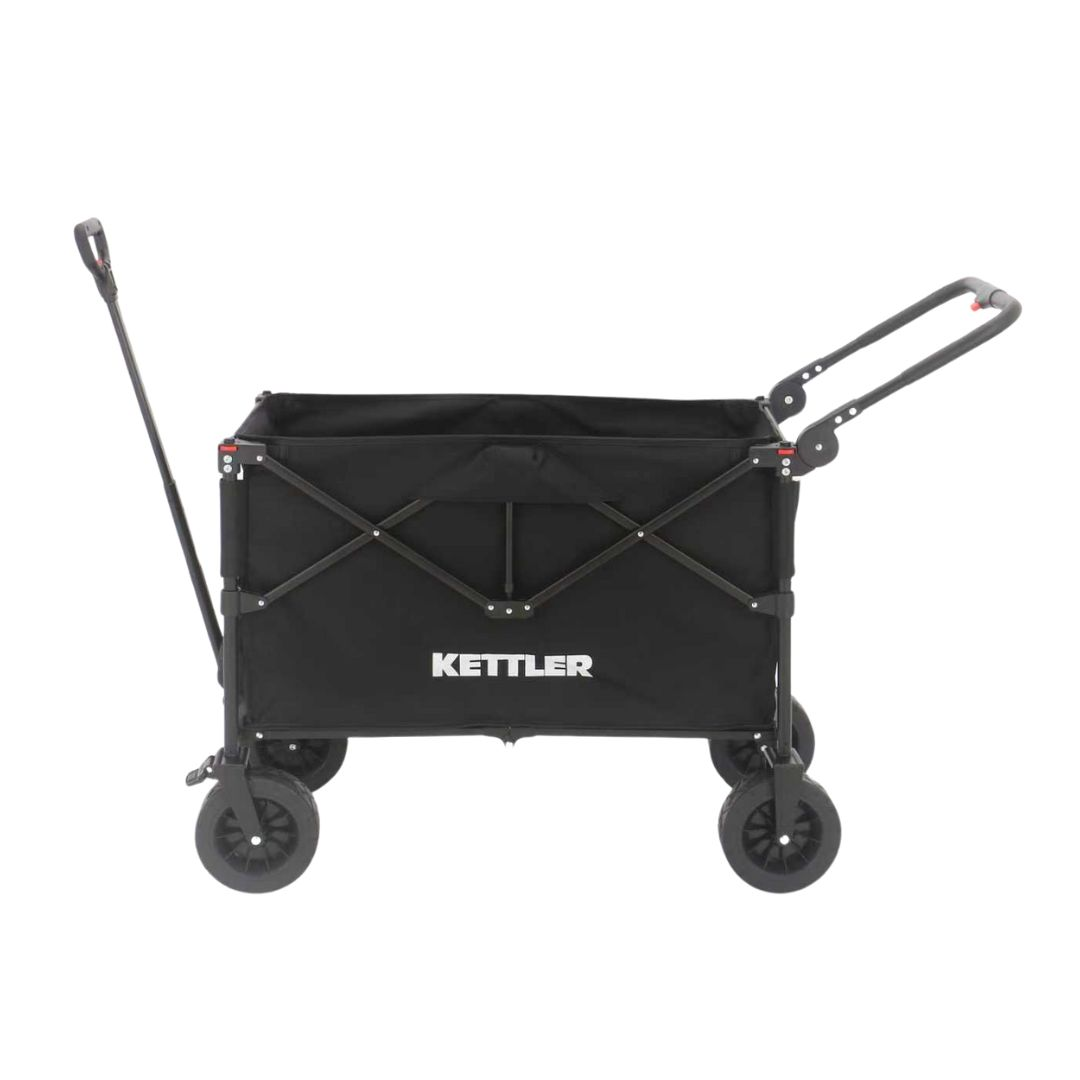 Ein schwarzer Kettler Bollerwagen mit vier Rädern und zwei Griffen vor weißem Hintergrund.