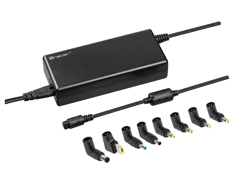 Un adaptateur secteur noir avec un câble et huit embouts de connecteur différents sur fond blanc.