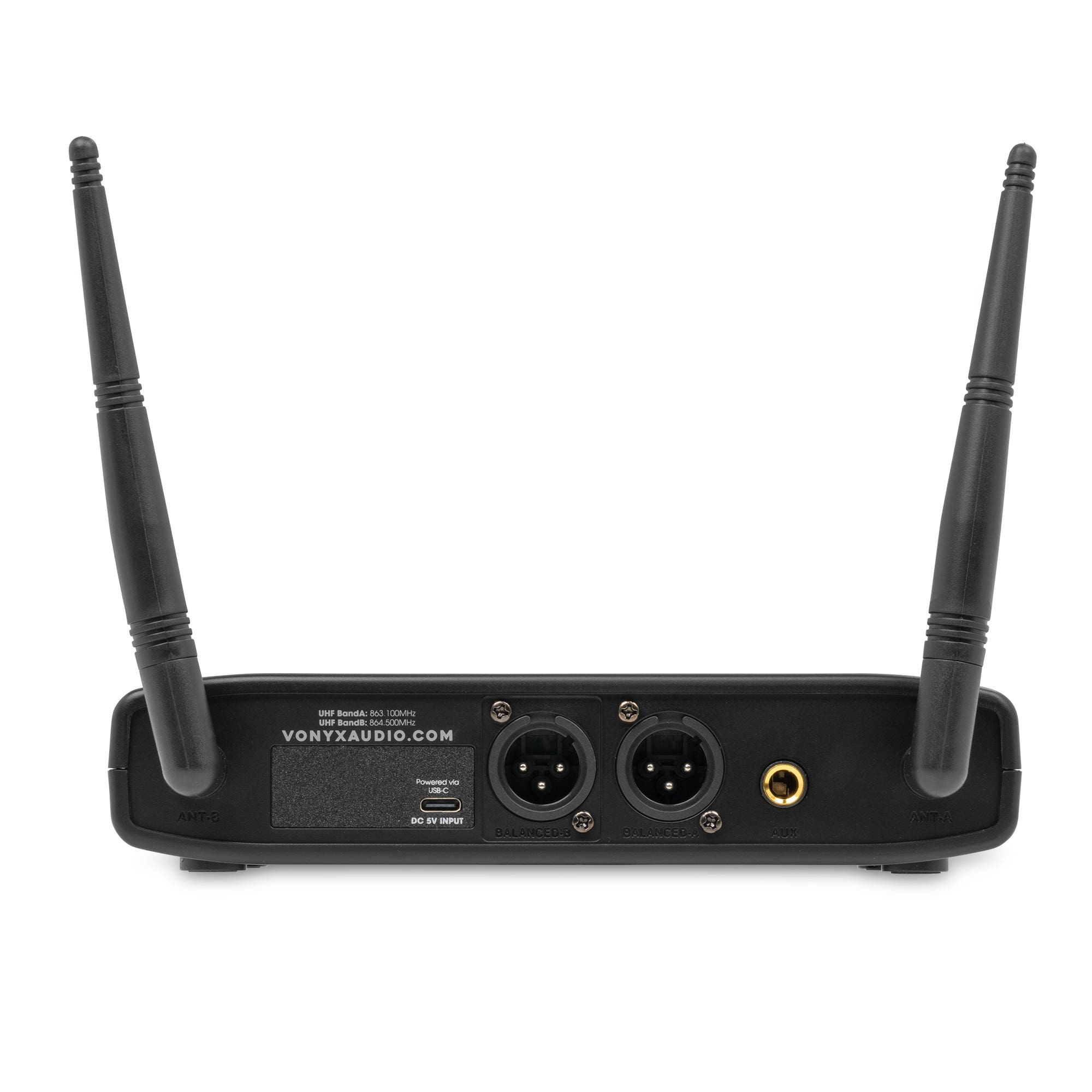 Vista trasera de un receptor Vonyx Audio negro con dos antenas, puerto USB-C, XLR y conectores AUX.