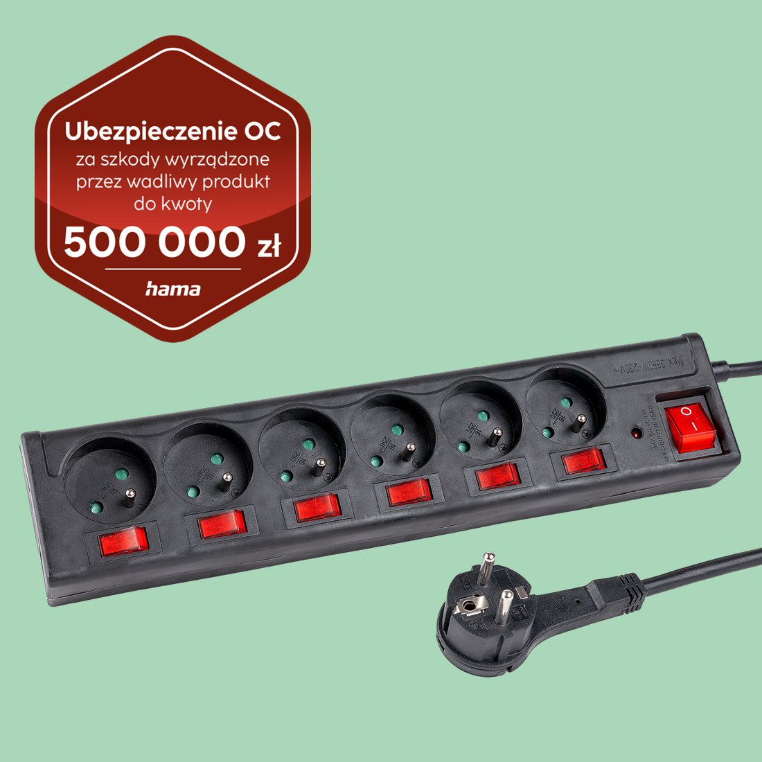 Eine schwarze Mehrfachsteckdose mit sechs Steckplätzen, roten Schaltern und einem Stecker auf grünem Hintergrund.