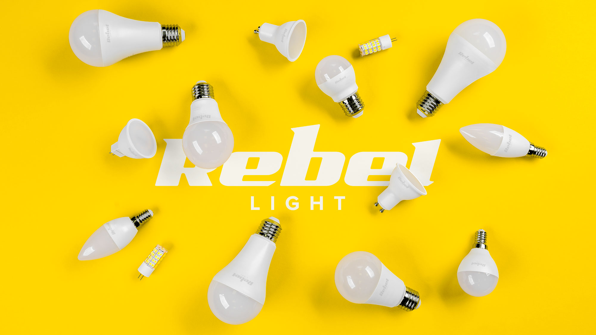 Różne białe żarówki LED ułożone na jaskrawożółtym tle z białym logo Rebel Light na środku.