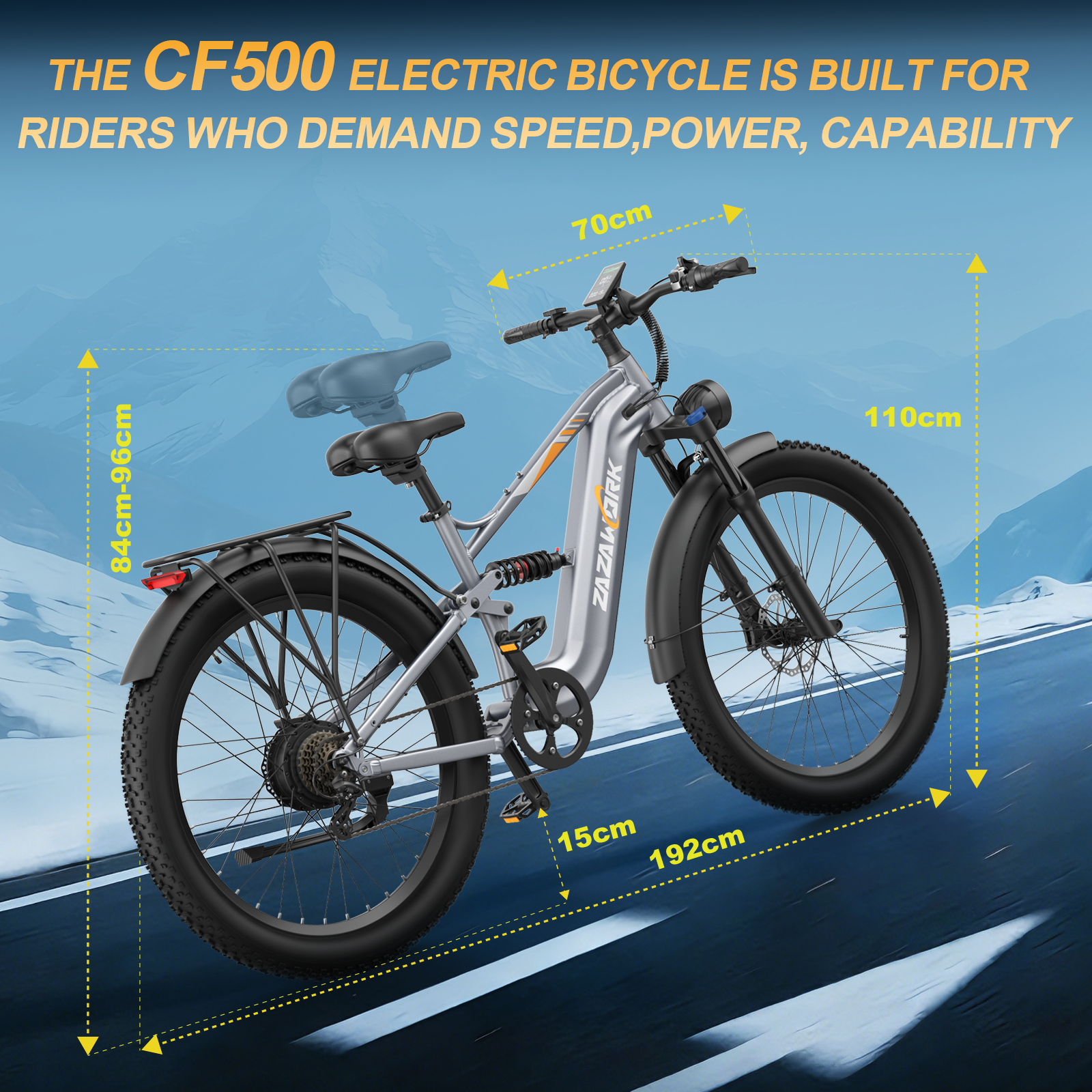 Una bicicleta eléctrica plateada con neumáticos anchos en una carretera con montañas y medidas amarillas.