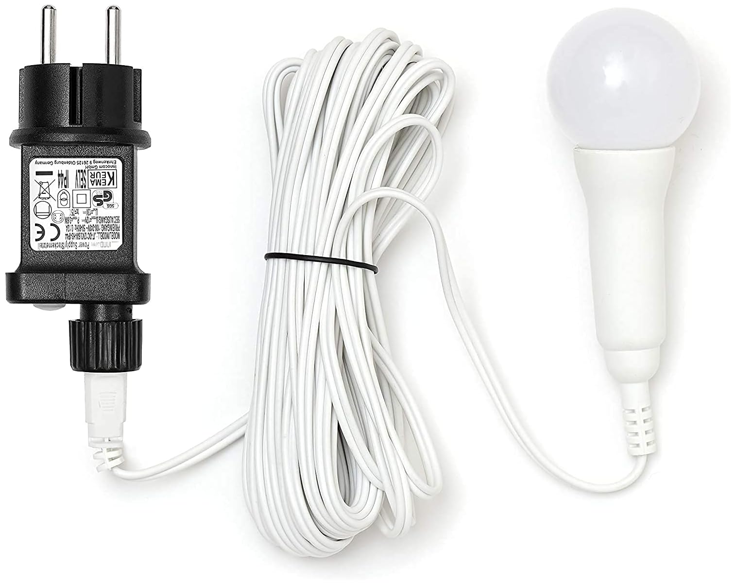 Eine weiße Glühbirne an einem aufgerollten weißen Kabel mit einem schwarzen Stecker.