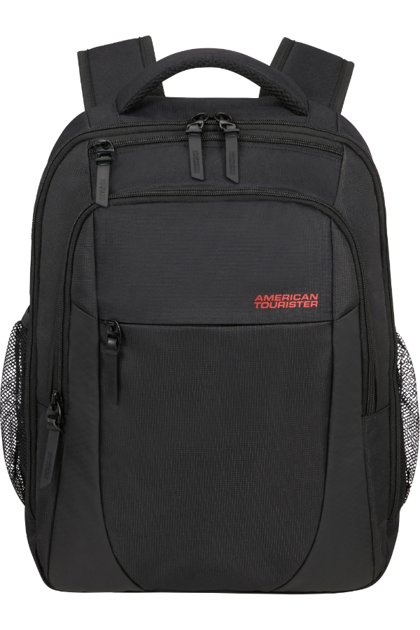 Zaino nero American Tourister con tasche multiple con zip e logo rosso su sfondo nero.