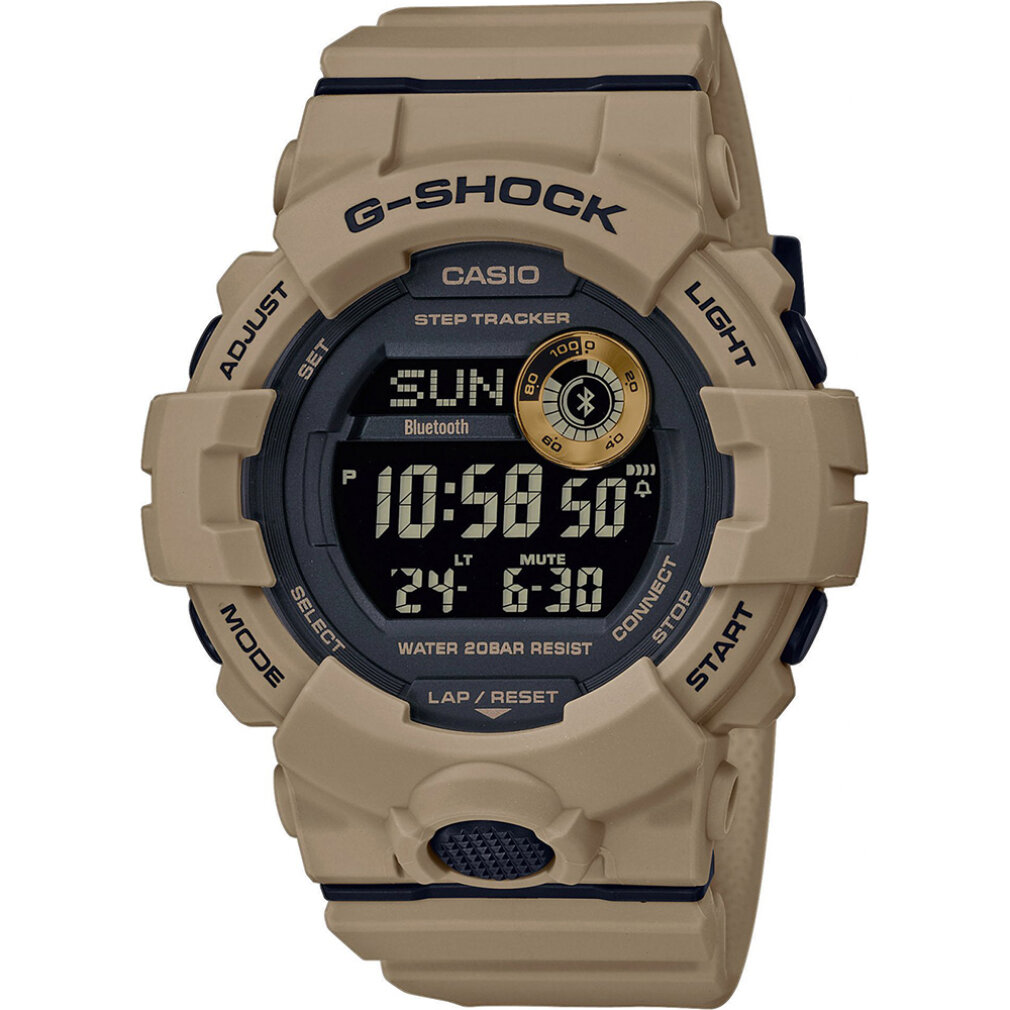 Un orologio digitale G-Shock beige con quadrante scuro, contapassi e accento circolare dorato su sfondo bianco.