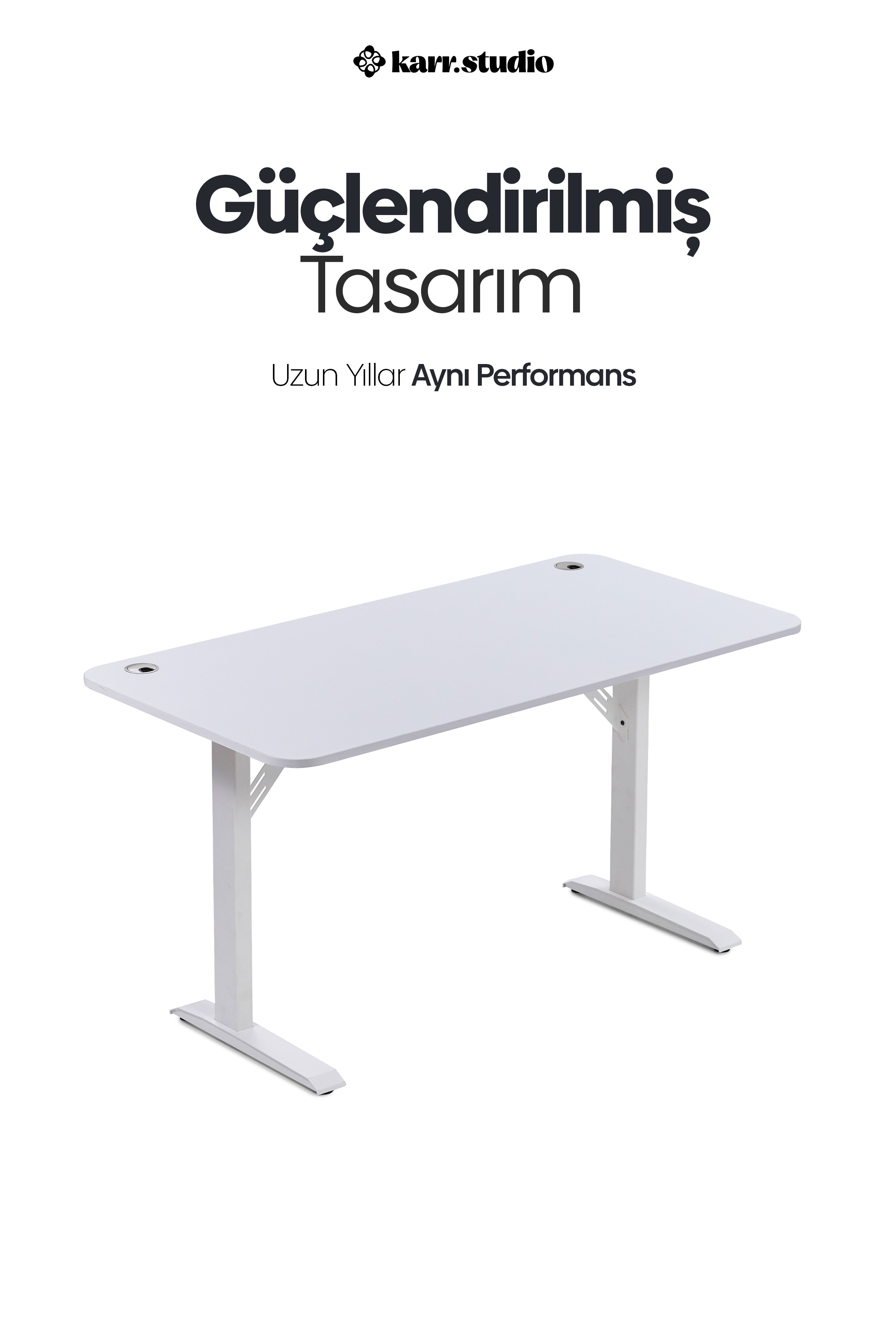 Siyah promosyon metni içeren beyaz arka plan önünde iki kablo geçişli beyaz yükseklik ayarlı masa.