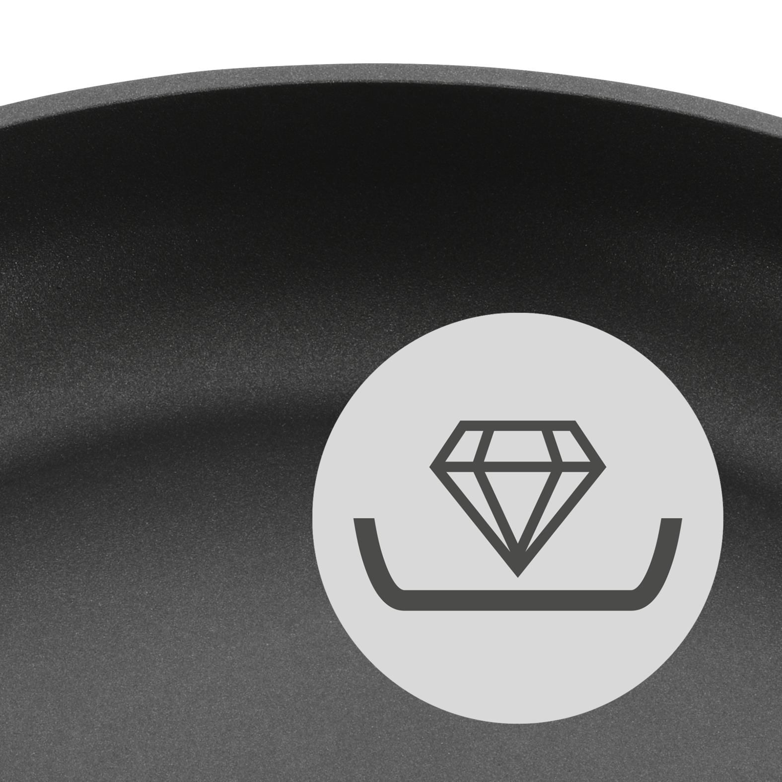 Gros plan d'une poêle noire avec une icône ronde représentant un diamant.