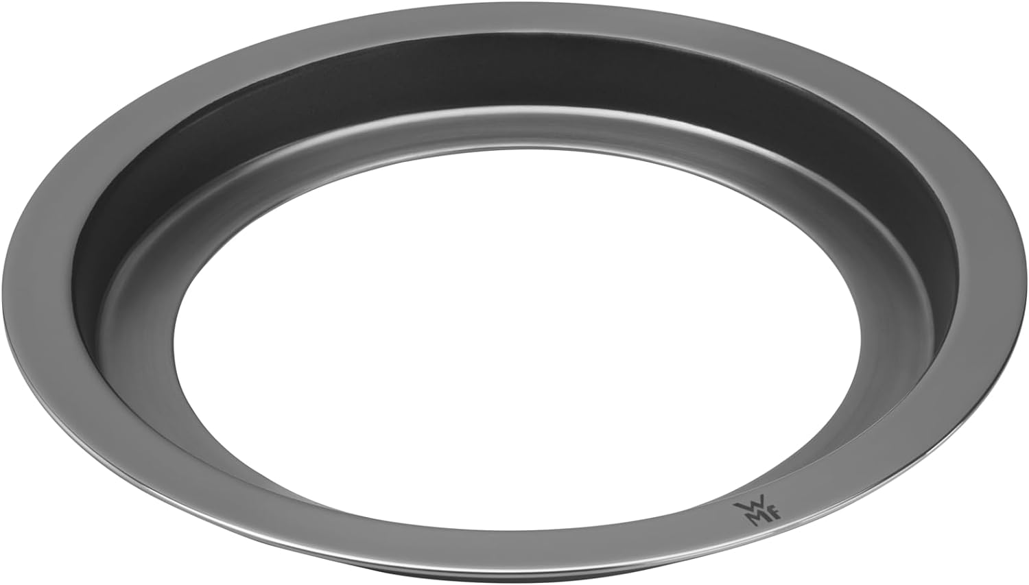 Ein runder, grauer Metallring mit einem großen zentralen Loch und einem kleinen Markenlogo auf der Vorderseite.