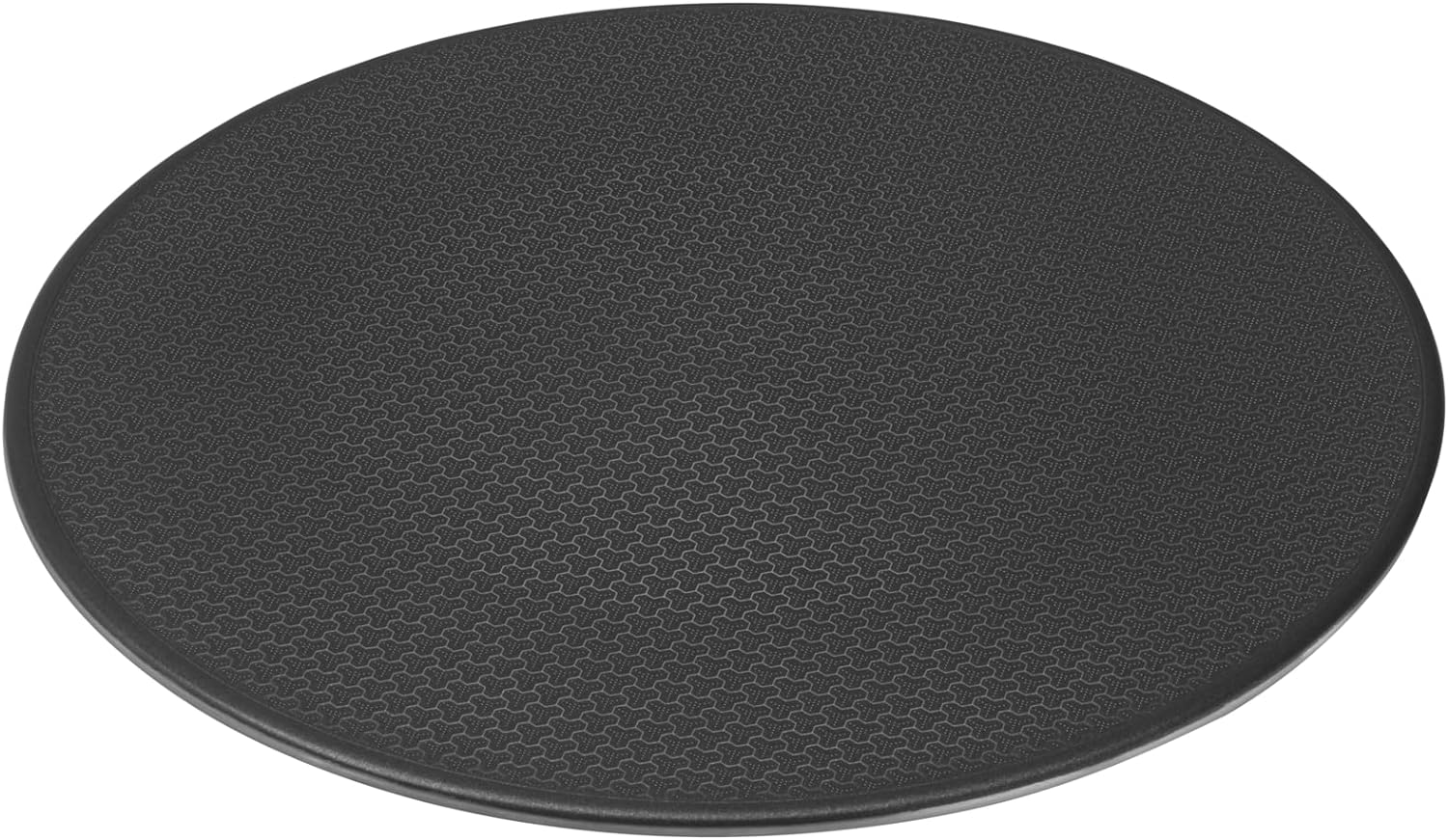 Eine runde, schwarze Matte mit einer strukturierten Oberfläche auf weißem Hintergrund.