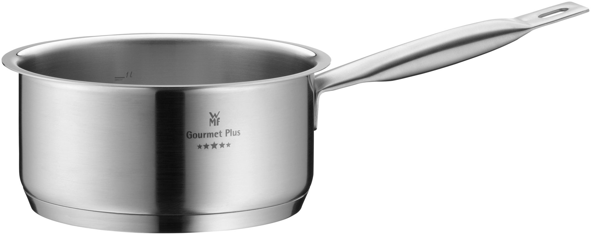 Beyaz arka planda uzun saplı ve yanında WMF Gourmet Plus logosu bulunan paslanmaz çelik sos tenceresi.