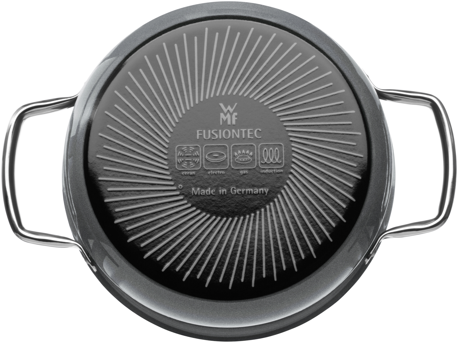 Unterseite eines grauen WMF Fusiontec Topfes mit Symbolen für verschiedene Herdarten und Made in Germany Schriftzug.