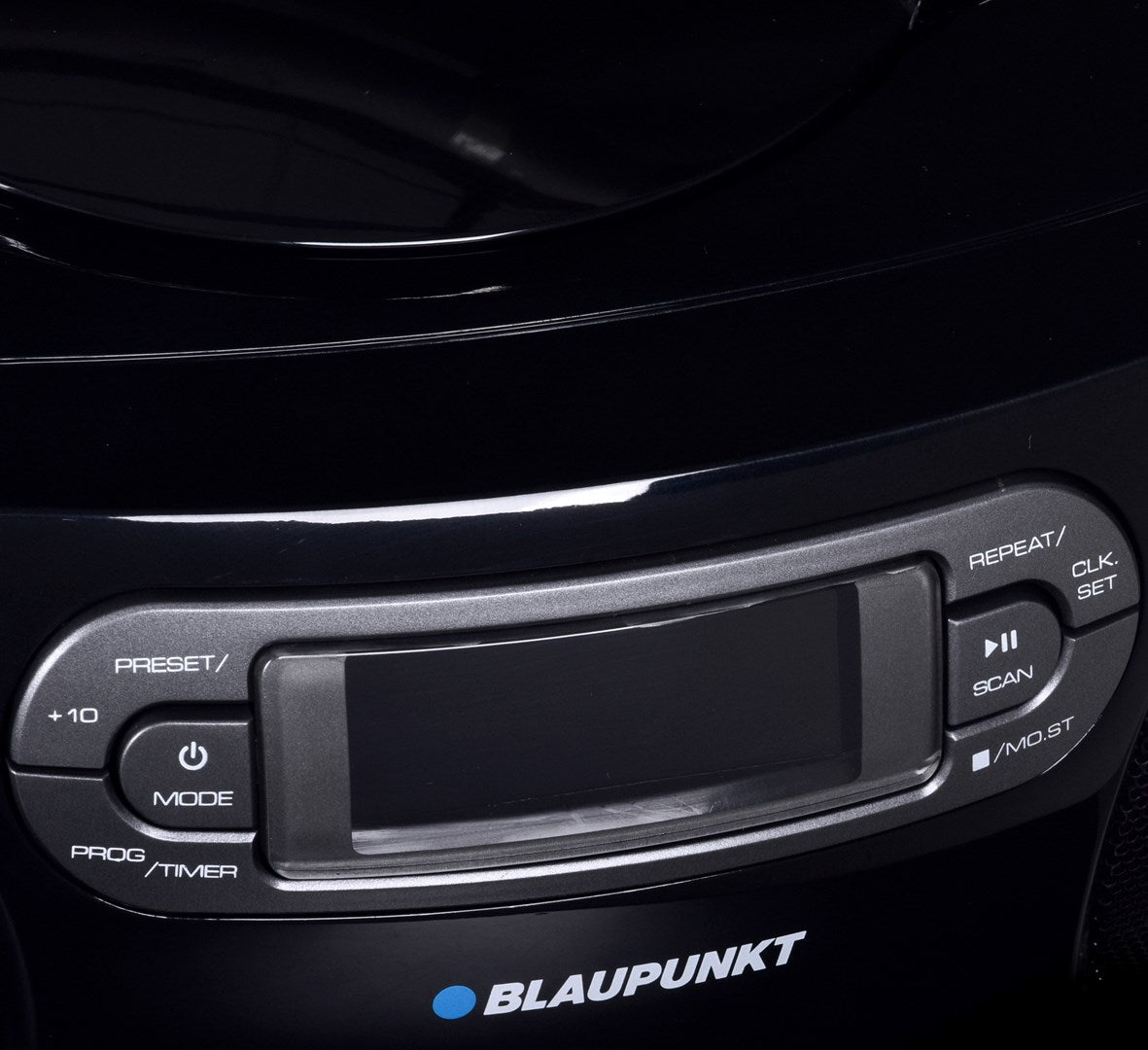 Dispositivo nero Blaupunkt con display e pulsanti funzione argento.