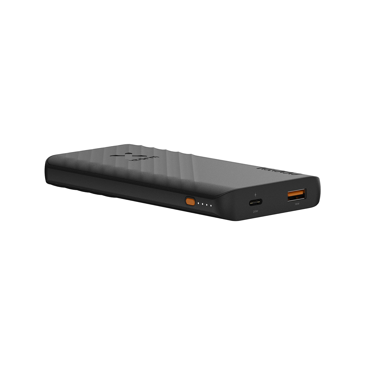 Eine schwarze Powerbank mit strukturierter Oberfläche, orangem Power-Knopf, USB-C- und USB-A-Anschlüssen auf weißem Grund.