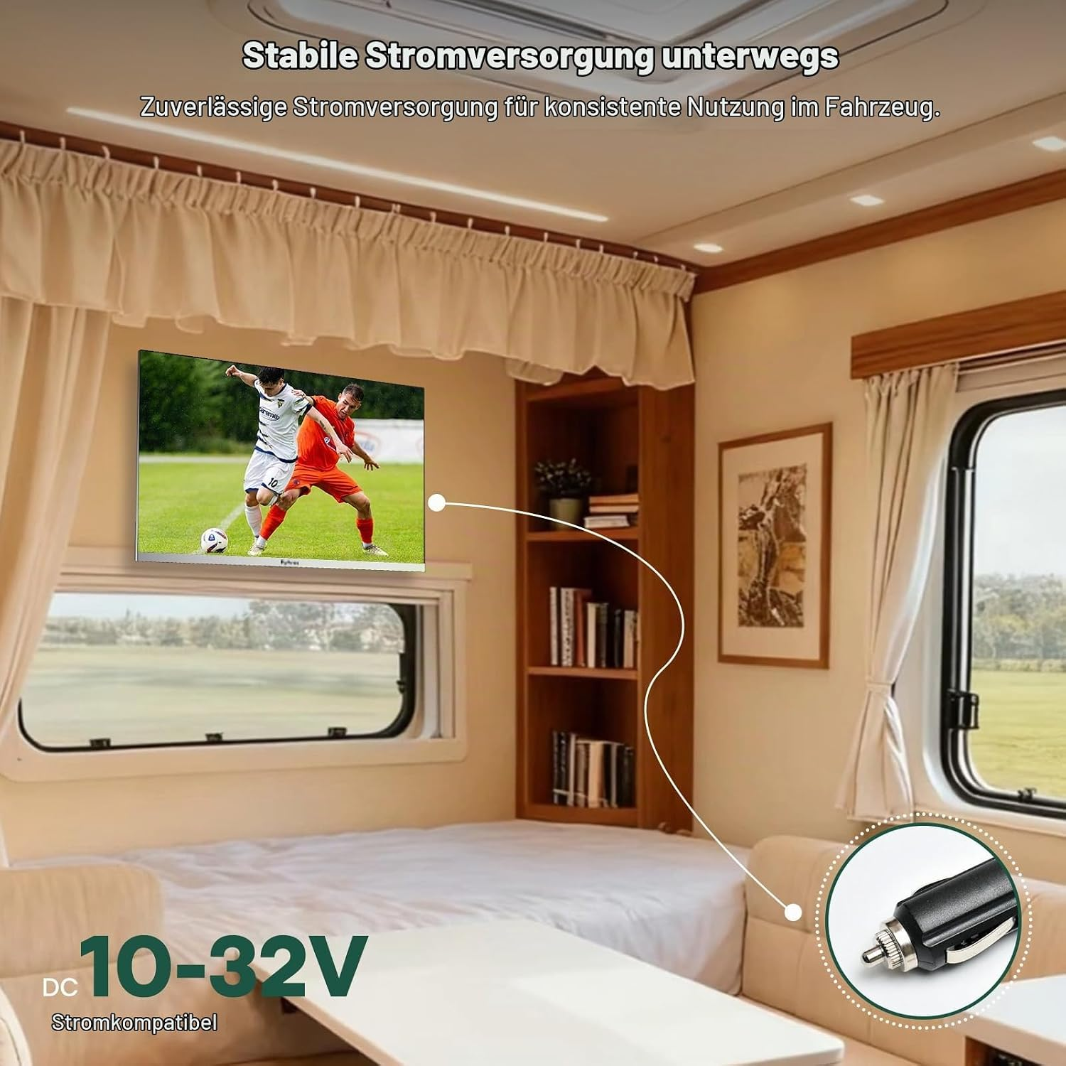 Interior de autocaravana con TV mostrando un partido de fútbol y adaptador de 10-32V.