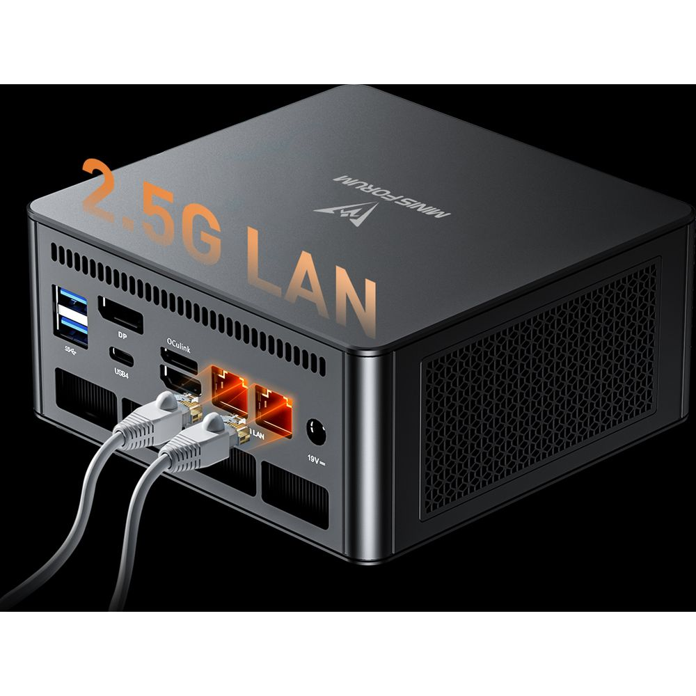 Mini PC nero compatto con due porte LAN 2.5G arancioni illuminate e cavi collegati.