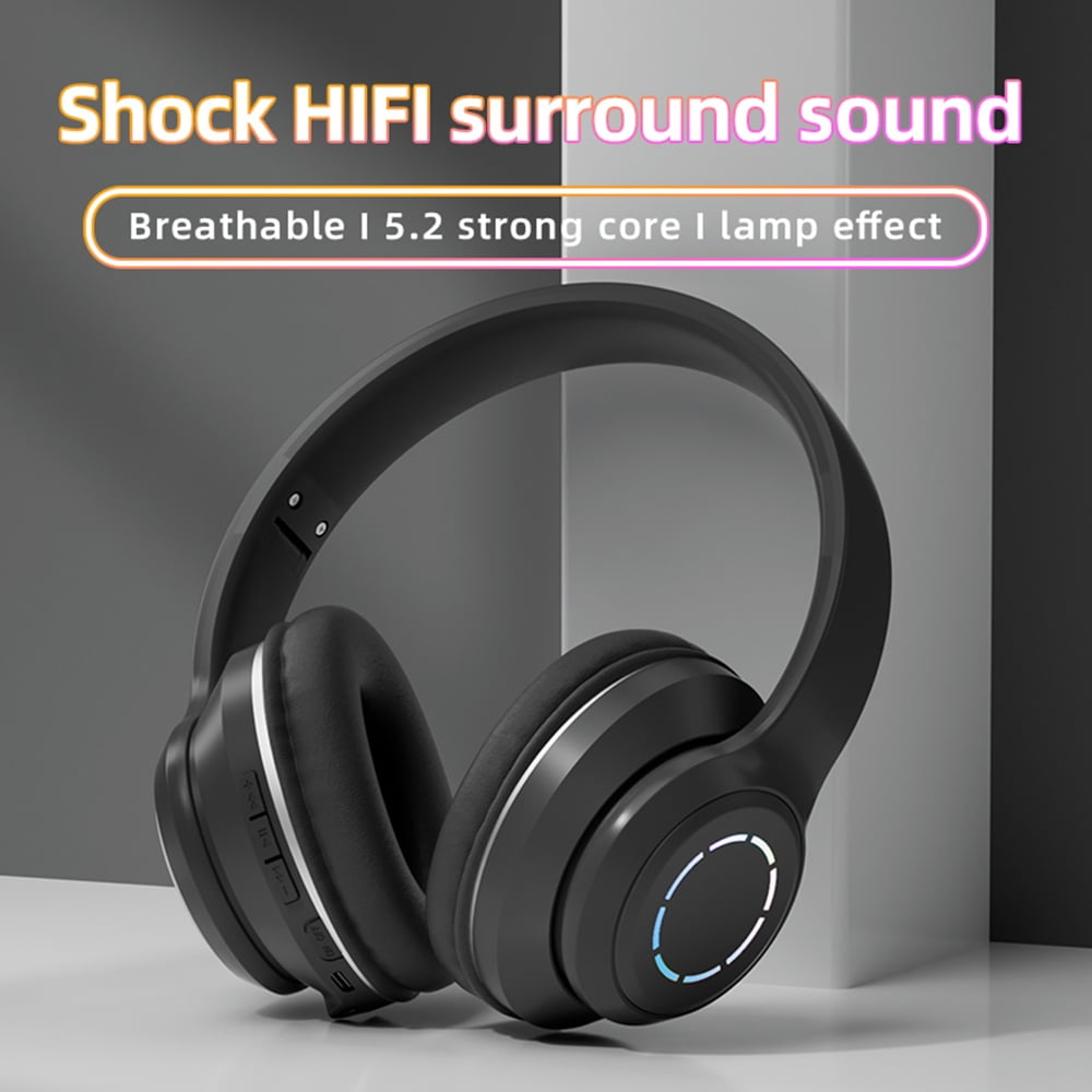 Schwarze Over-Ear-Kopfhörer mit leuchtend blauen Ringlichtern an den Ohrmuscheln vor grauem Hintergrund.